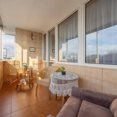 Apartment Atmospheric In The Center With Air Conditioned Living By Renters *