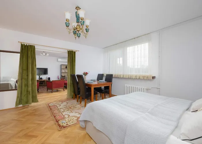 Atmospheric In The Center With Air Conditioned Living By Renters Apartmán