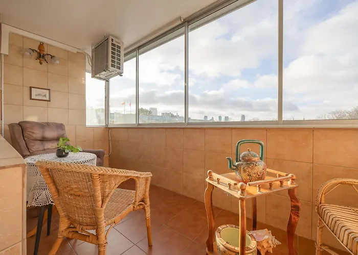 Atmospheric In The Center With Air Conditioned Living By Renters Varsó